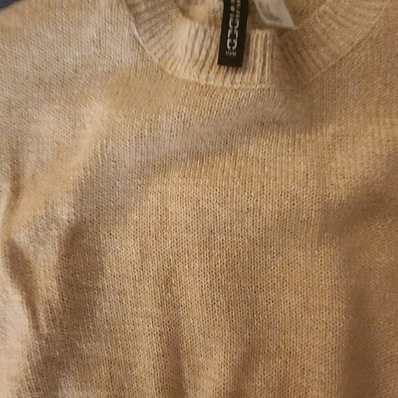 DIVIDED H&M Cropped Sweater,Beige, - Picture 2 of 3